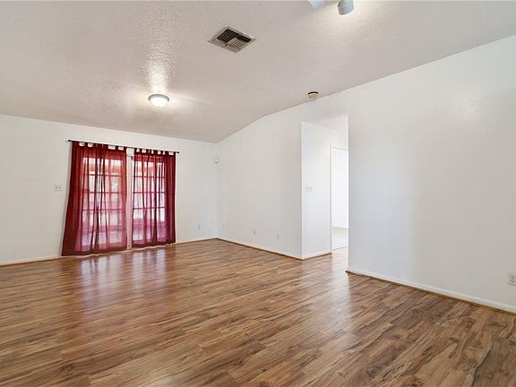 3rd image of 1947 Shannon Ln