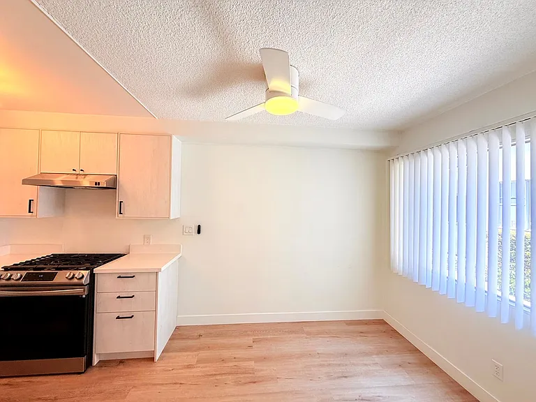 119 - 121 N Hillcrest Blvd — Photo 9