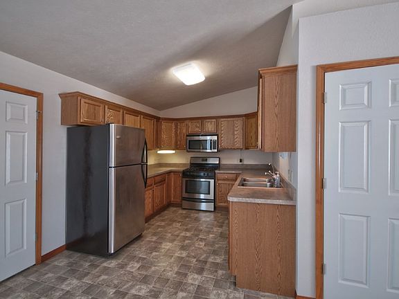 3rd image of 16267 Sunflower Ave