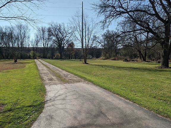 5th image of 225 South Dr