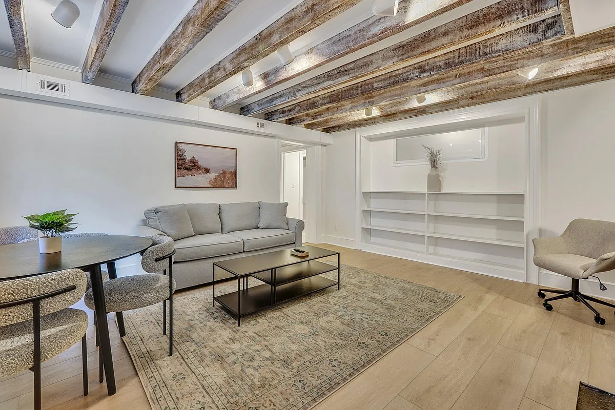 Building Photo - 203 E York St #G