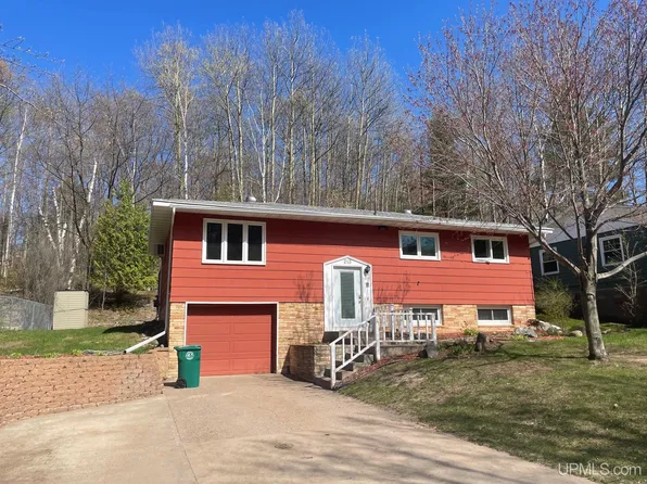 213 W Nicolet Blvd, Marquette, MI 49855