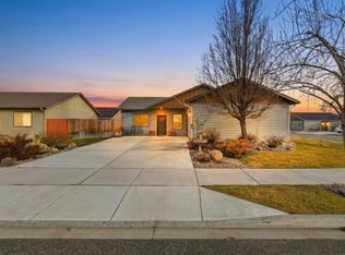 1520 N Irving Pl, Kennewick, WA 99338