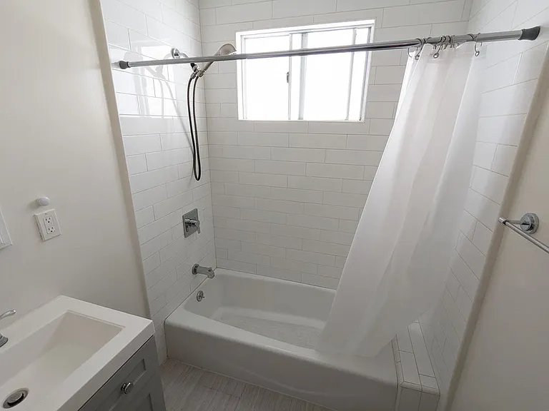 1320 N Martel Ave #7 — Photo 6