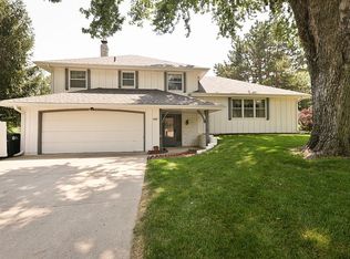 11917 Leavenworth Rd, Omaha, NE 68154