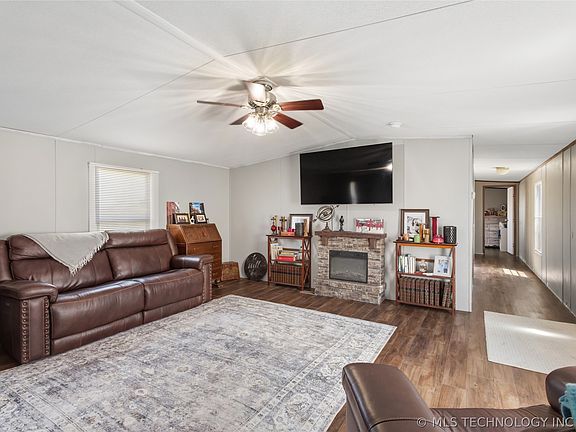 3rd image of 297 E Paudom Ave