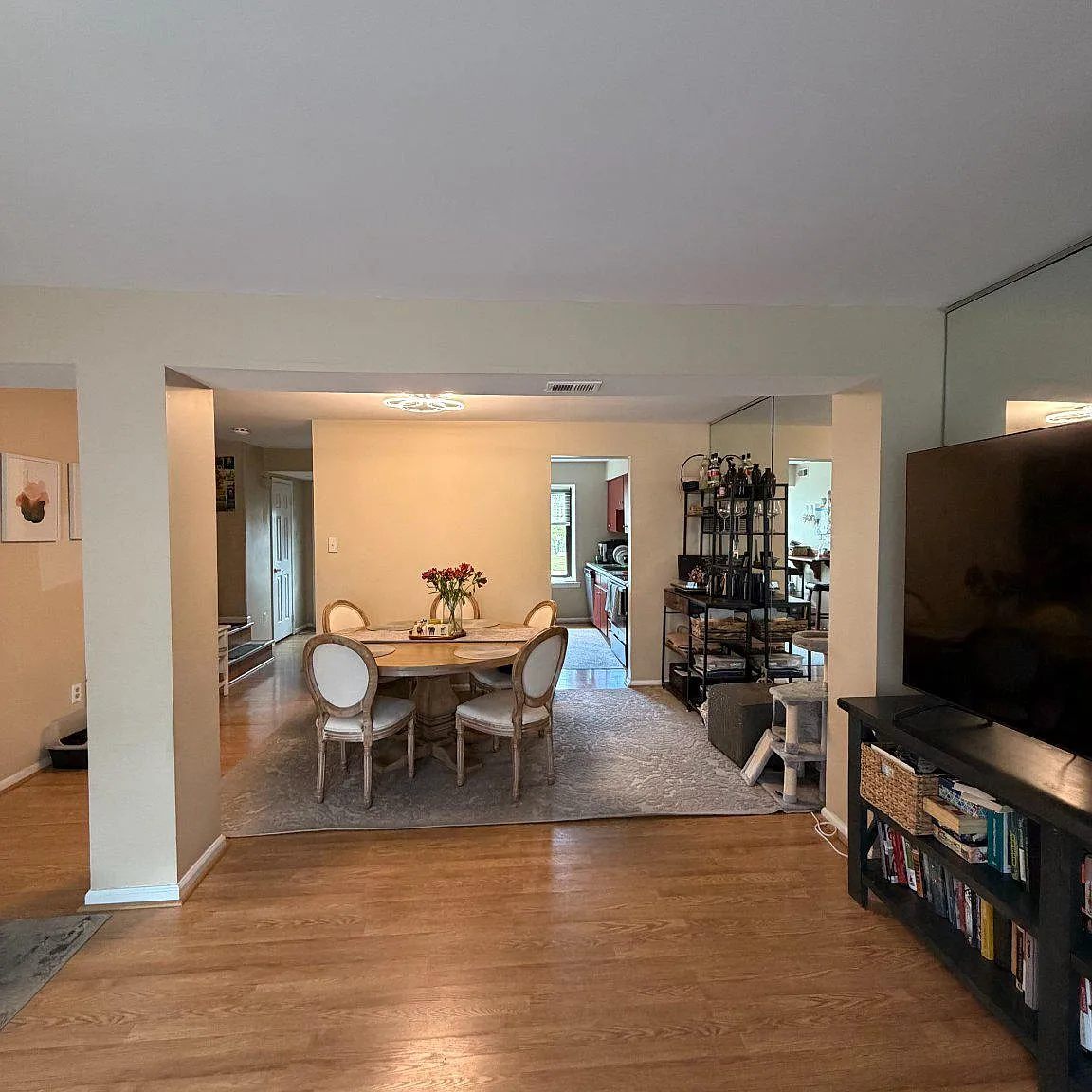 3 bed, 1.5 bath, 1371 sqft, $2,800 — Photo 2