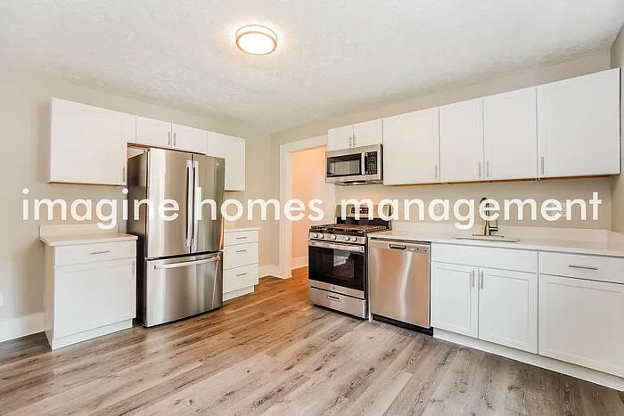 886 E Fulton St #1 — Photo 7