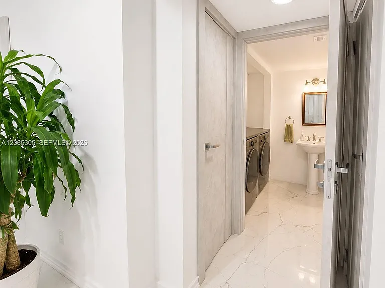 3600 Mystic Pointe Dr #1715 — Photo 9