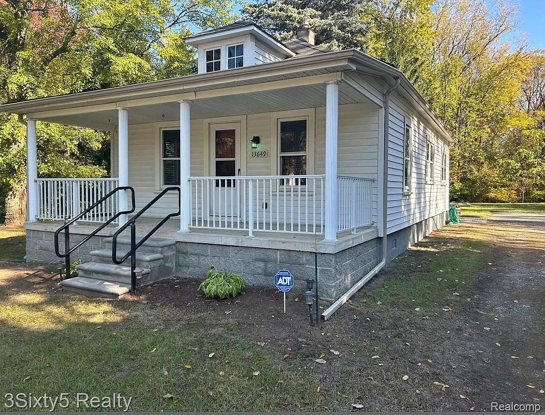 13649 Pardee Rd photo 1