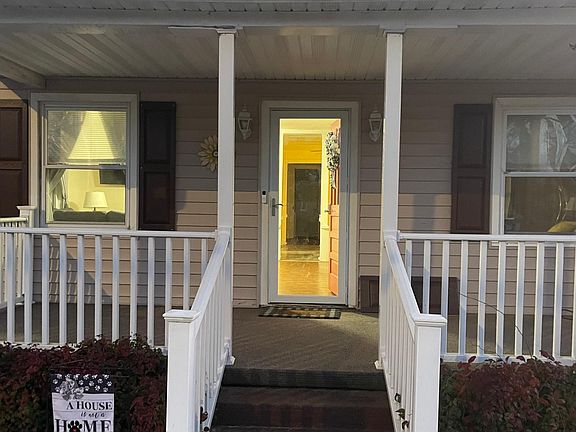 3rd image of 206 E Pine St