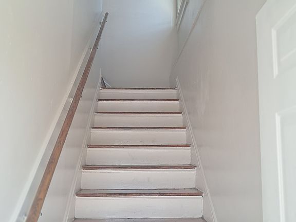 2nd image of 118 W 38th St #B