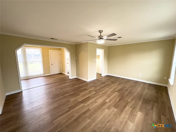 4th image of 1404 E Bowie St