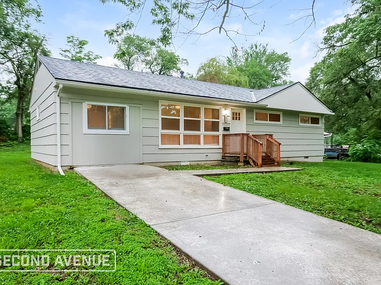 401 Lacy Ln — Photo 1