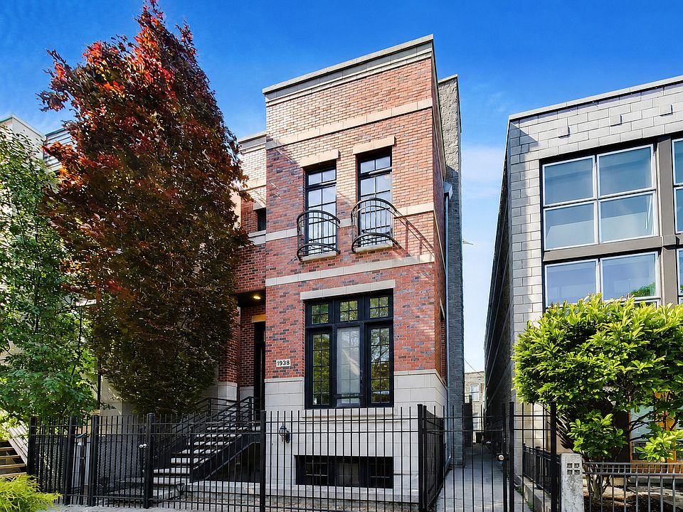 1st image of 1938 W Wabansia Ave