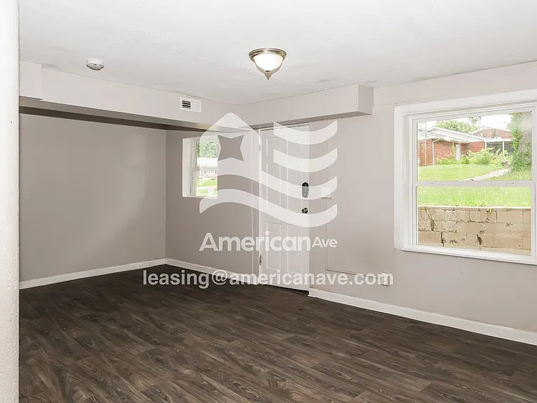 662329_004_living_room_4.jpg