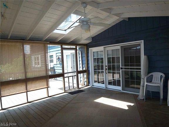 4th image of 4008 Powell St