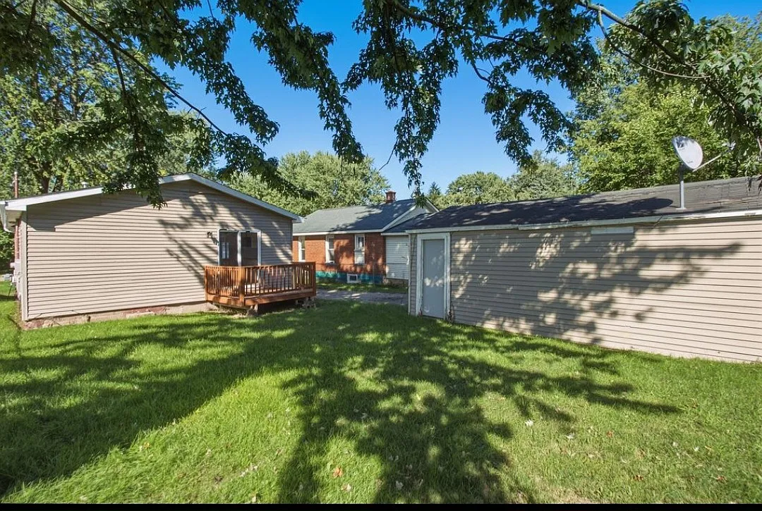 Charming 2-Bedroom Home in Burton- Pet-Friendly Comfort at Just $1200/mo! — Photo 4