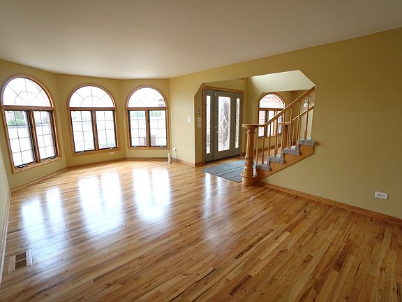 4th image of 21228 Vivienne Dr