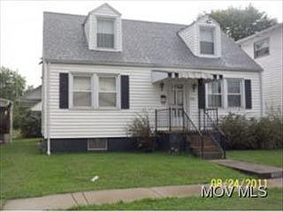 3rd image of 504 Roselynne Ave