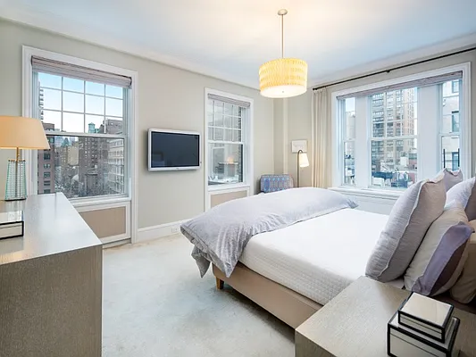 Sold by Sotheby's International Realty | media 10