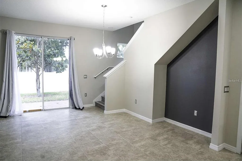 3 bed, 2.5 bath, 2122 sqft, $2,300 — Photo 3