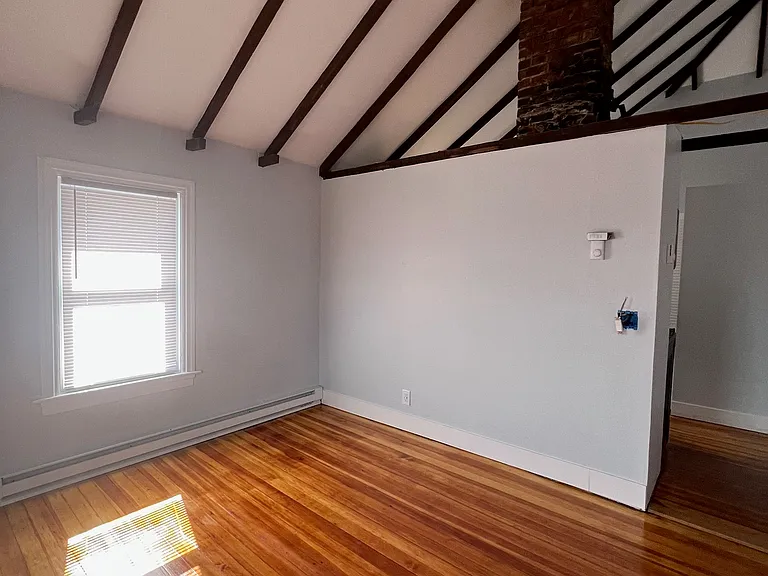 84 Vine St #3 — Photo 6