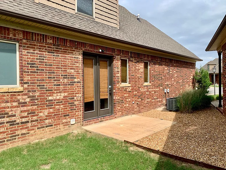 2800 Village Meadow Cv — Photo 11