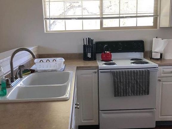 2nd image of 3525 Lakeshore Blvd Unit 2