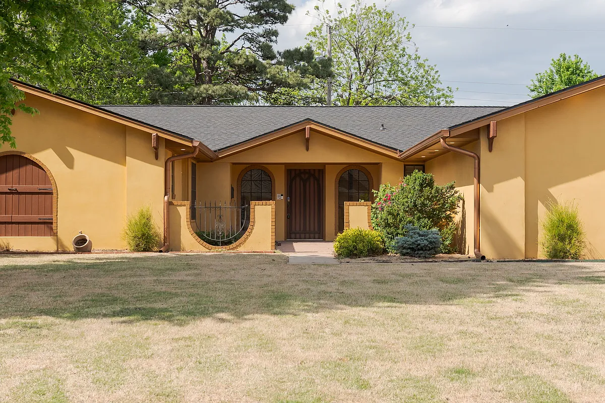 Building Photo - 3121 Kent Dr
