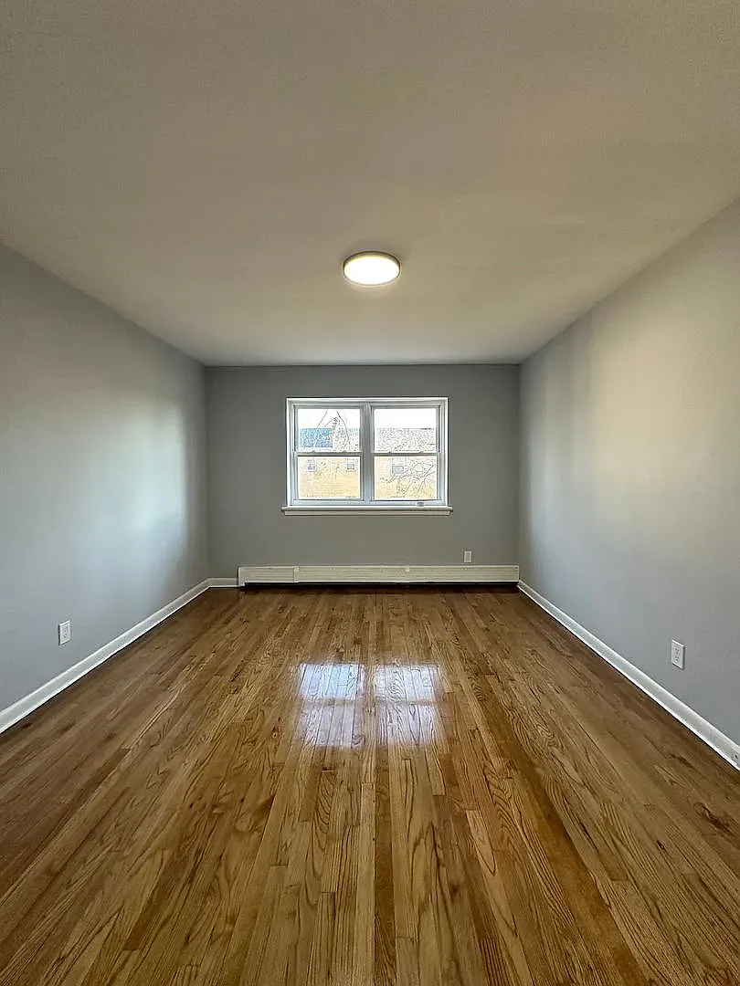 405 Grove St — Photo 2