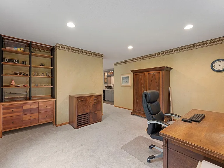 5498 Maple Ridge Ct — Photo 12