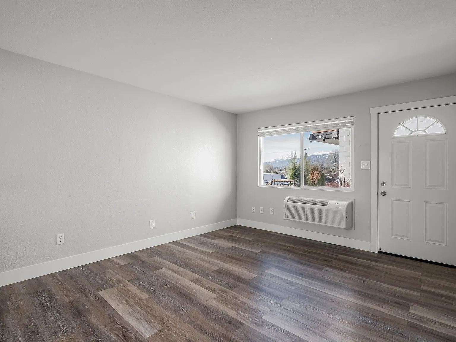 1 bed, 650 sqft, $1,200 — Photo 2