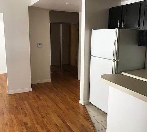 4th image of 820 S Mansfield Ave #104