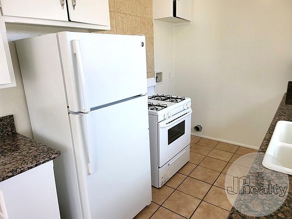 3rd image of 871 Glenway Dr APT 2