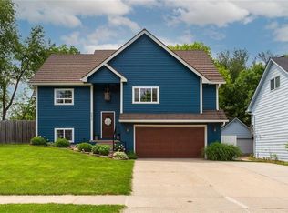2412 70th St, Urbandale, IA 50322