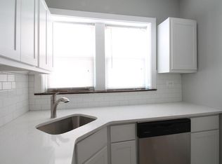 712 N Austin Blvd APT 3W, Oak Park, IL 60302