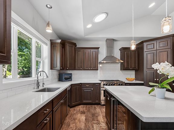 4th image of 524 N Sherman Ave