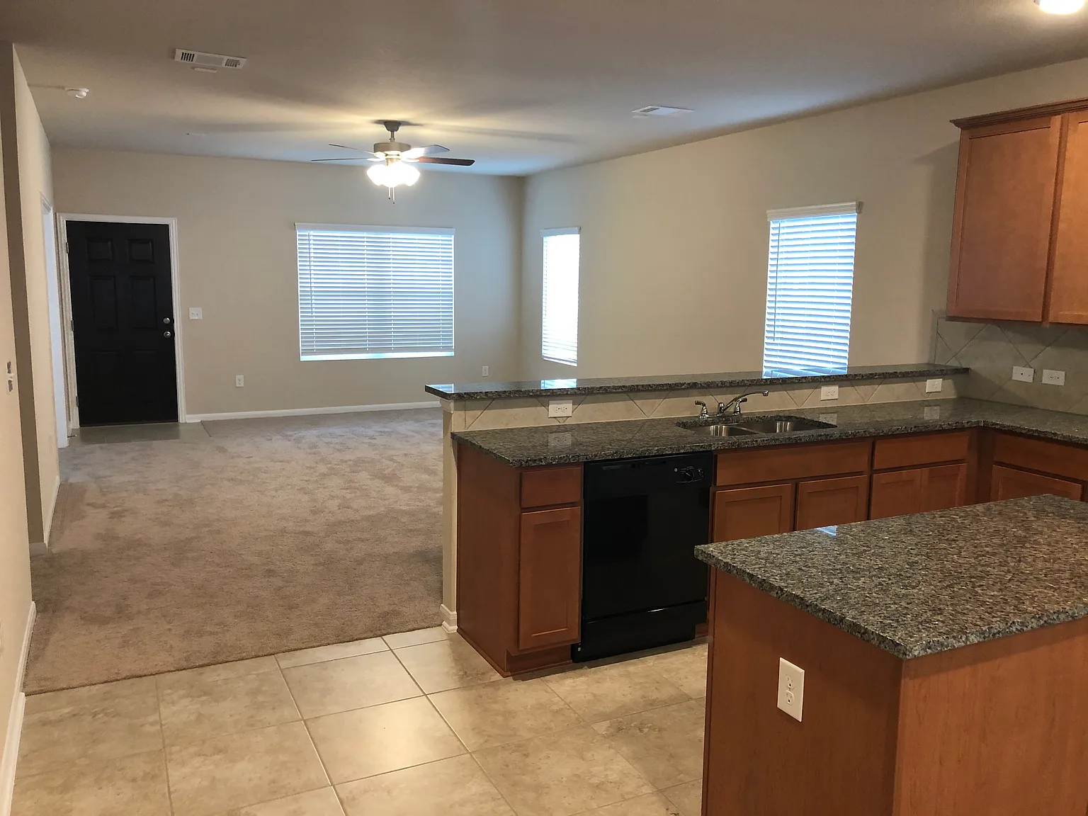 212 Bent Creek Dr — Photo 2