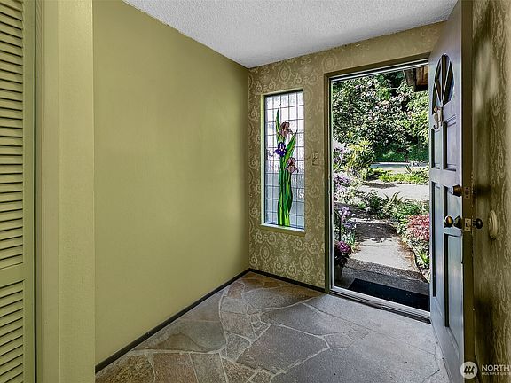 4th image of 7070 94th Avenue SE