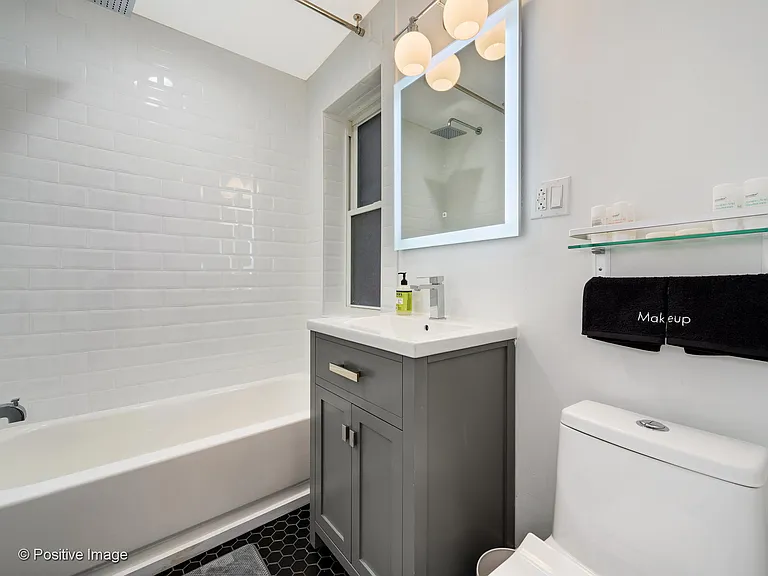 3243 N Damen Ave #2 — Photo 13
