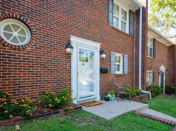 226 Cambridge Place Dr, Little Rock, AR 72227