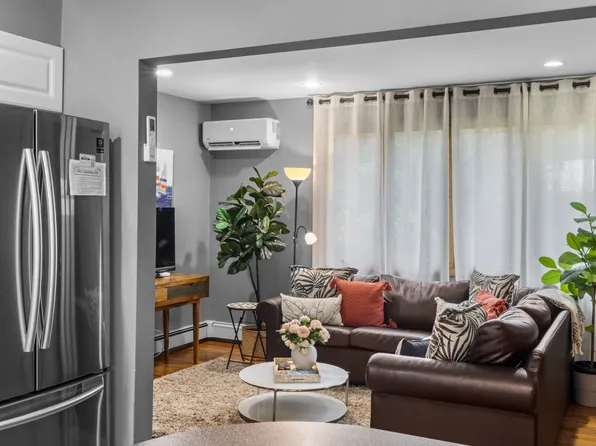 172 S Pier Rd #A, Narragansett, RI 02882