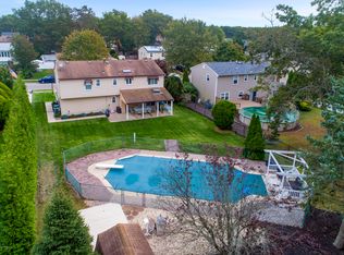 32 Cherry Ln, Howell, NJ 07731