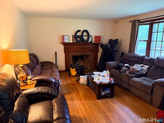 2nd image of 143 Rockville Rd E