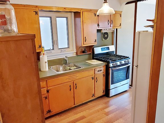 3rd image of 25-82 38th St #3