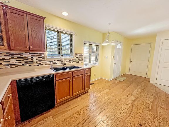 2nd image of 450 S Autumnwood Dr