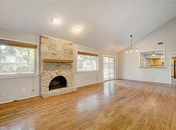 5th image of 11804 Broad Oaks Dr