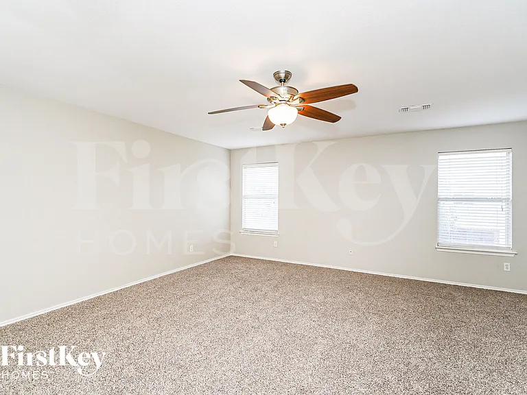 962 Heather St — Photo 9