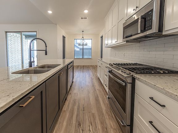 3rd image of 1021 N Fulton Ave